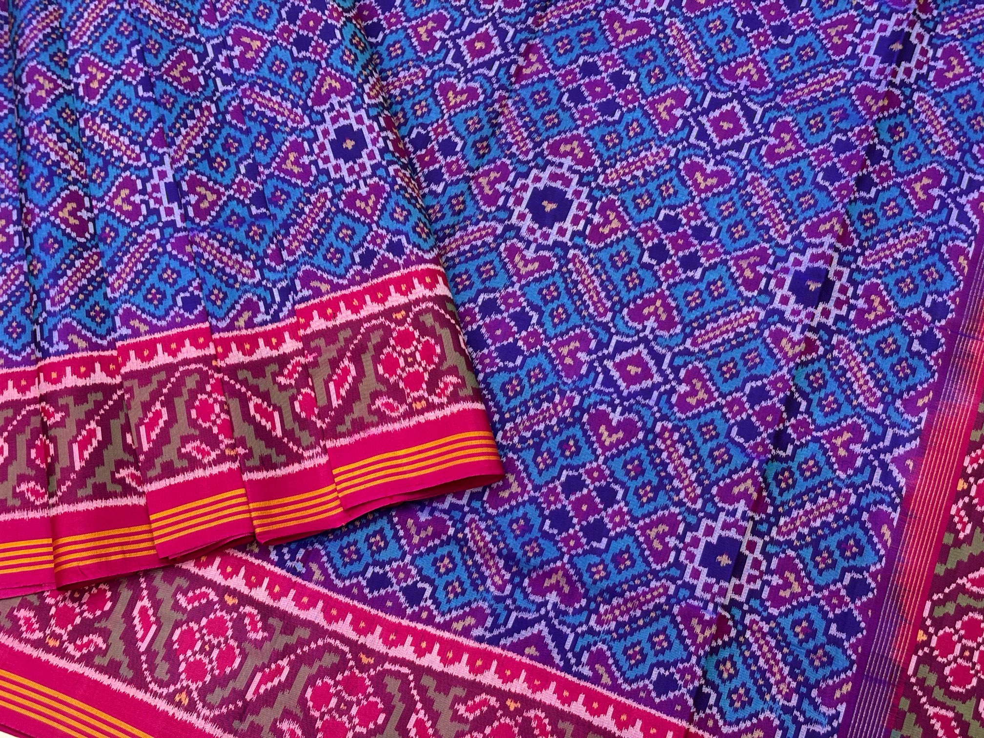 Pink & SkyBlue Manekchowk Designe Patola Saree - Image 3