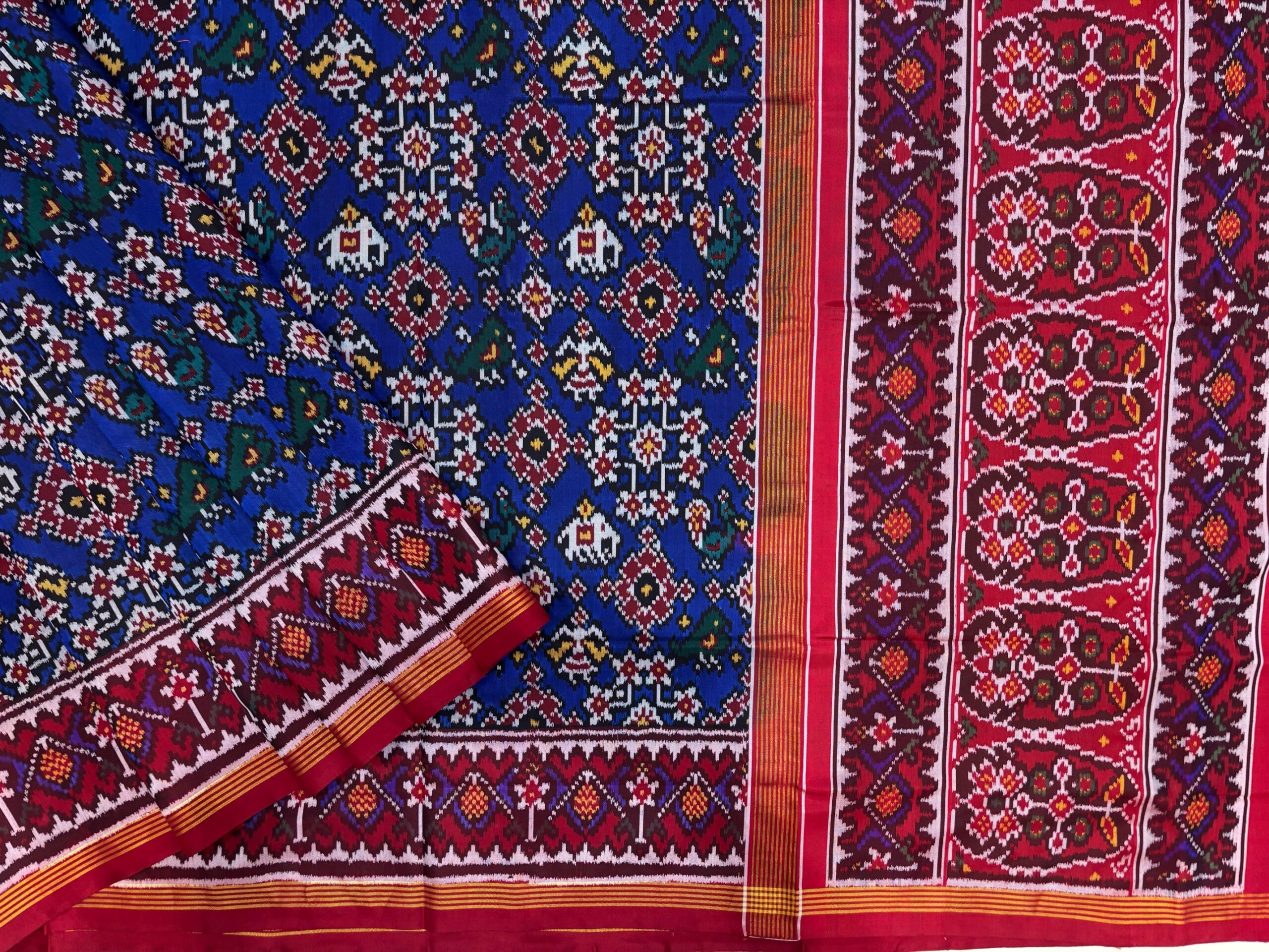 Red & Blue Navrtna With Narikunj Designe Patola Saree - Image 2