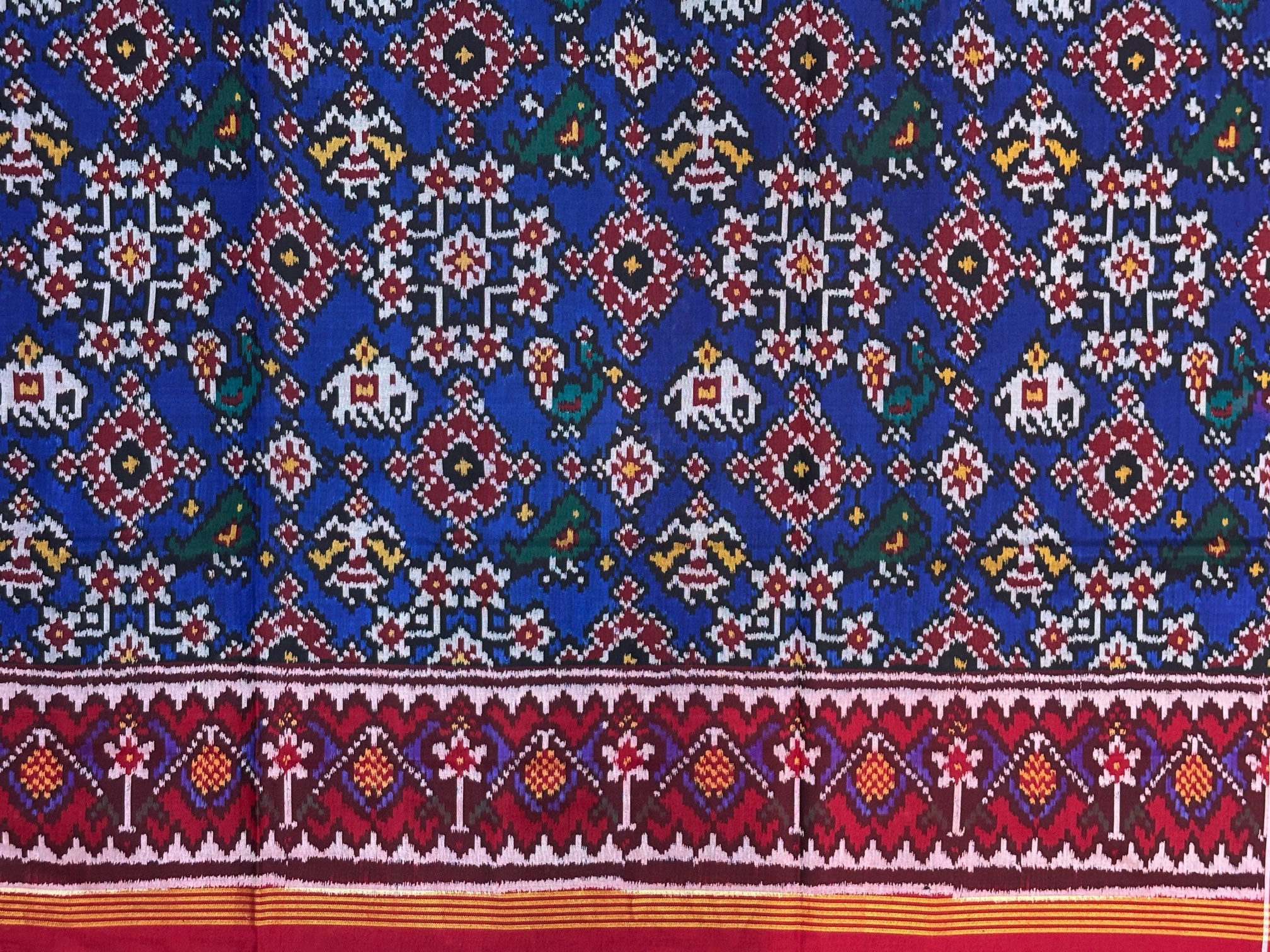 Red & Blue Navrtna With Narikunj Designe Patola Saree - Image 4