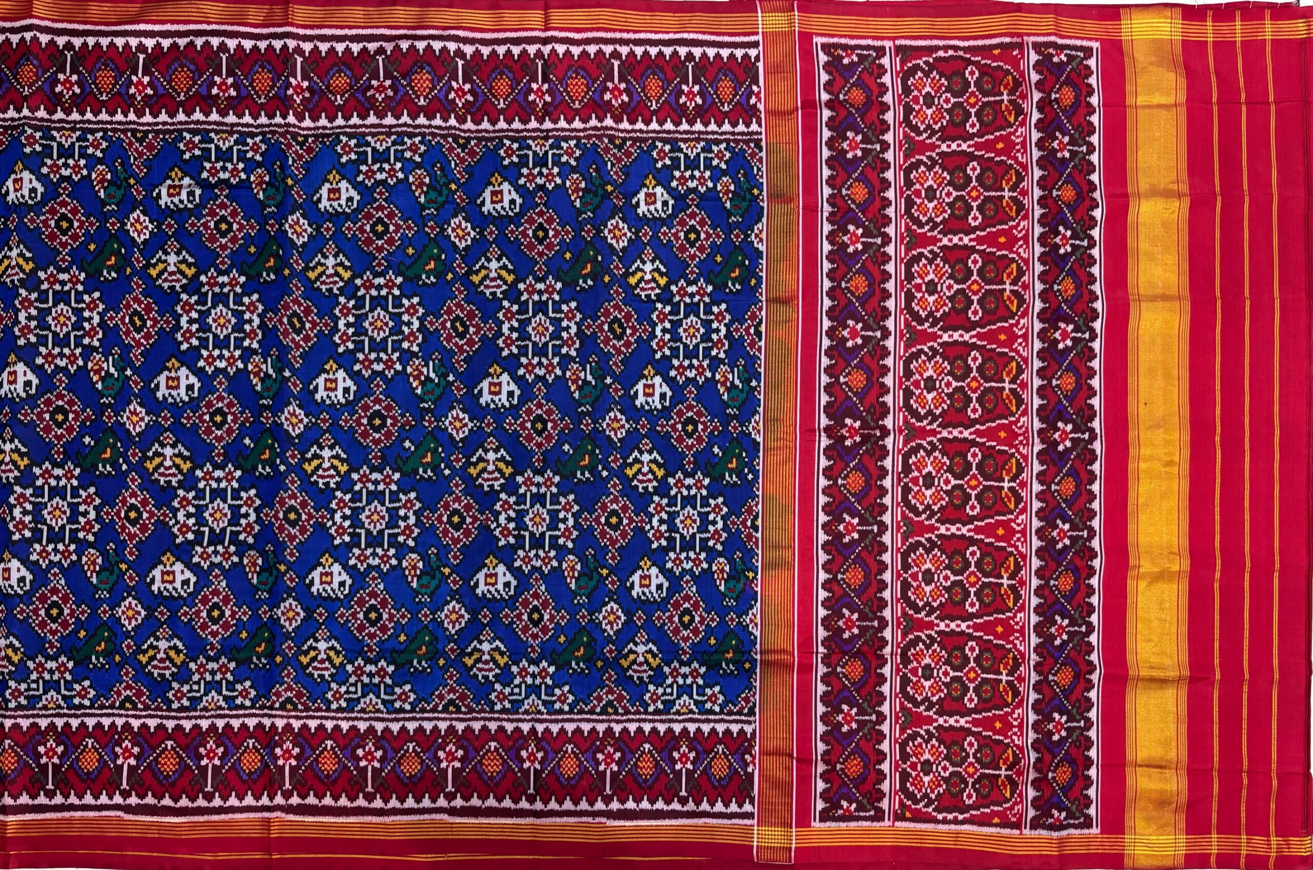 Red & Blue Navrtna With Narikunj Designe Patola Saree - Image 5