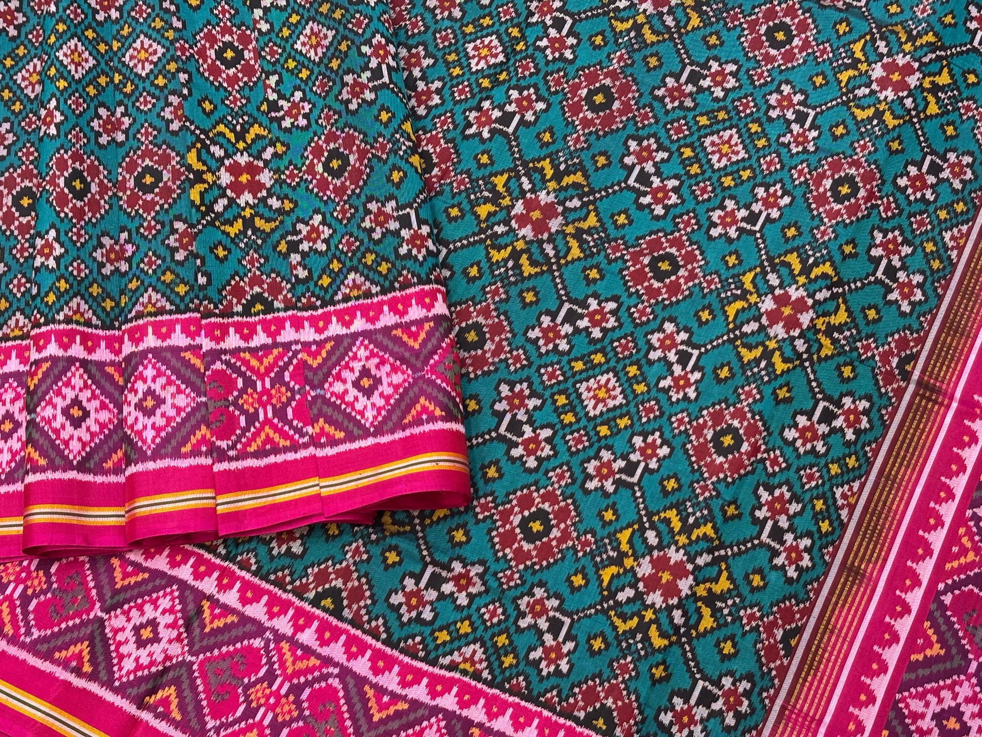 Pink & RamaGreen Navrtna Designe Patola Saree - Image 3