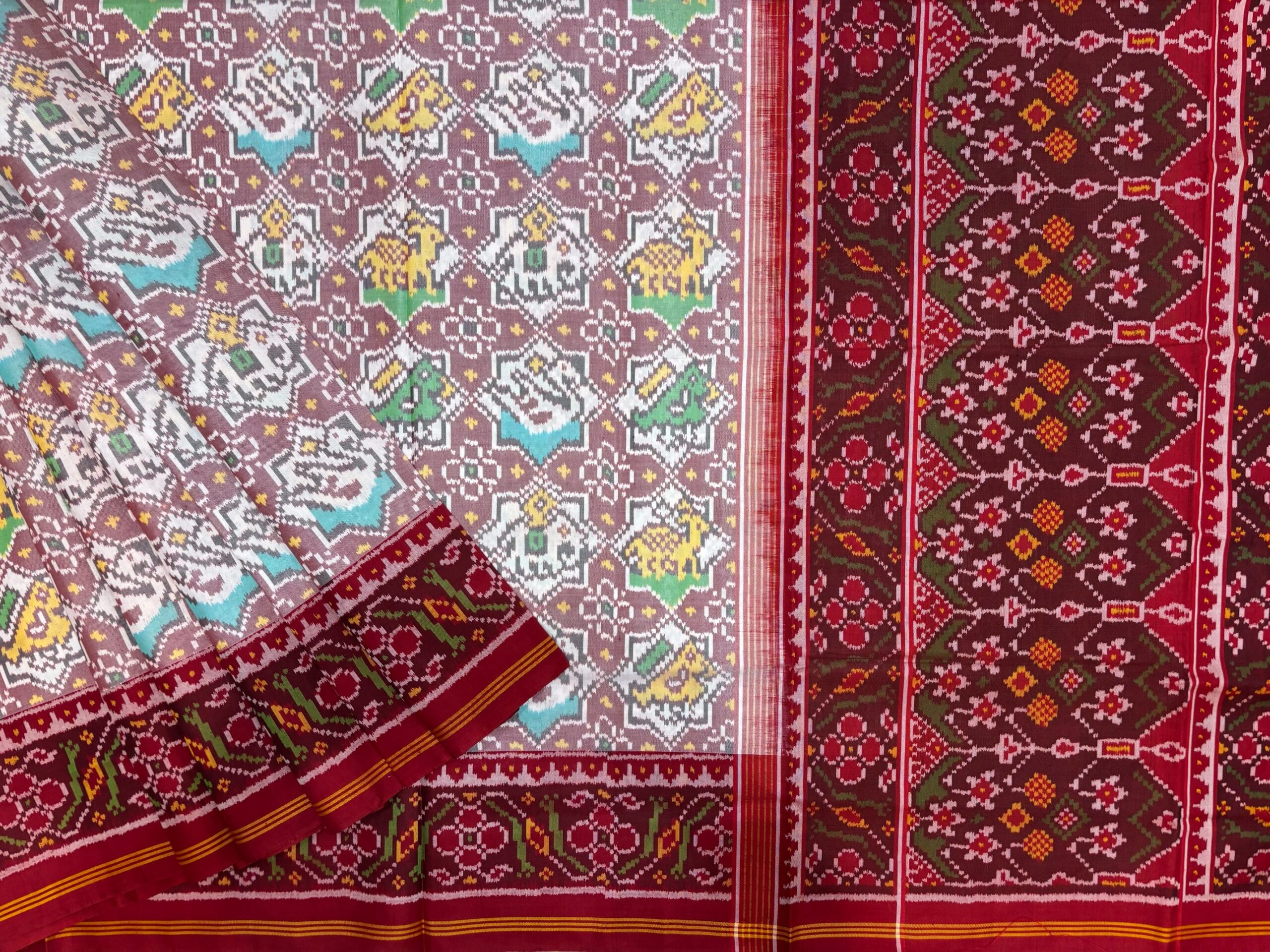 Red & White Small Star With Narikunj Designe Patola Saree - Image 2