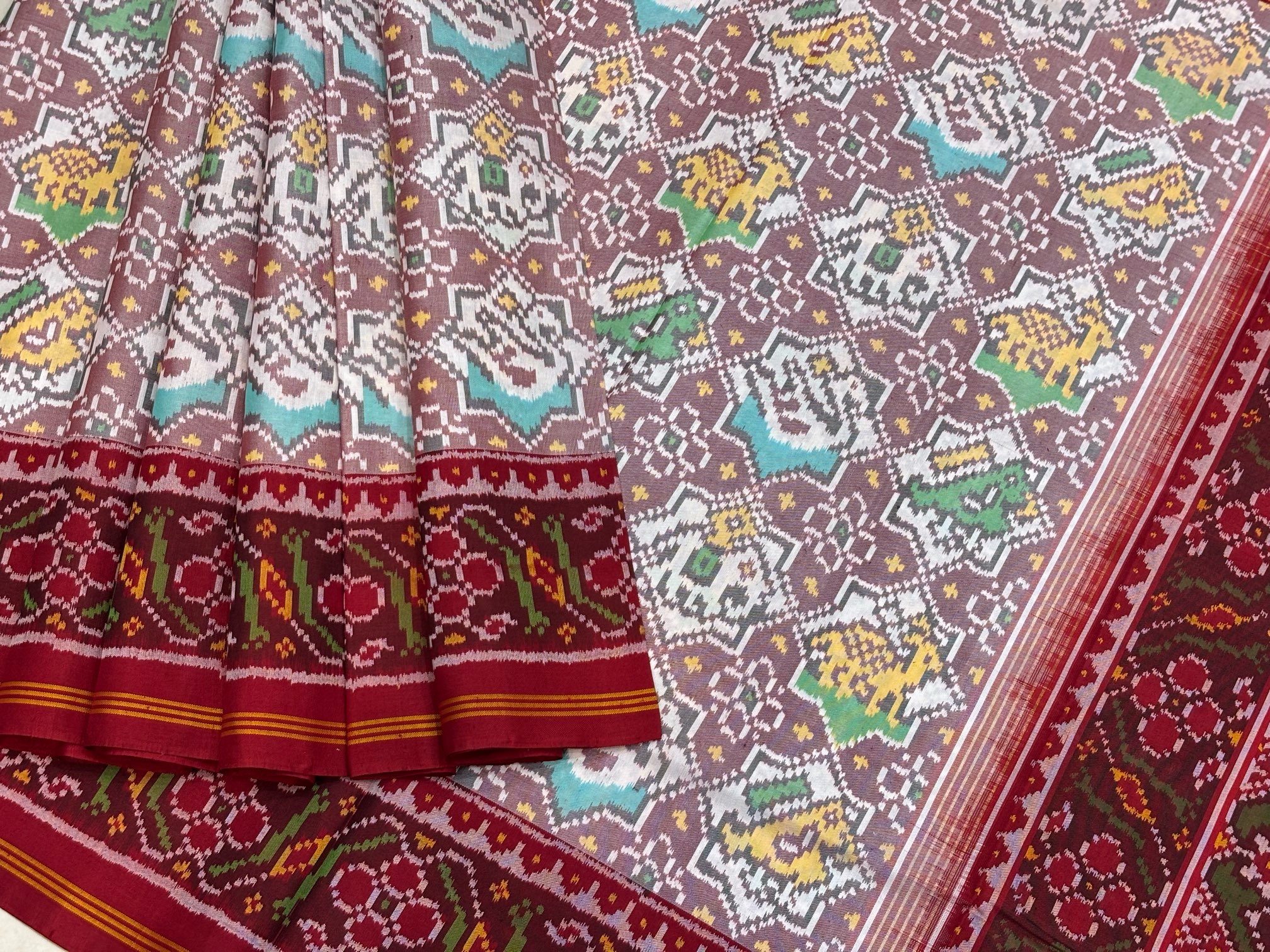 Red & White Small Star With Narikunj Designe Patola Saree - Image 3